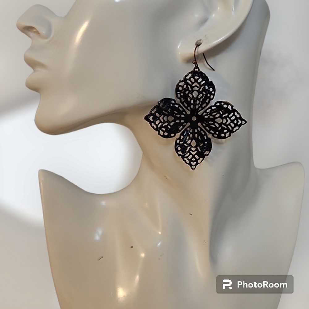 525 Large Bronze Filigree Floral Dangle Hook Earrings 6$